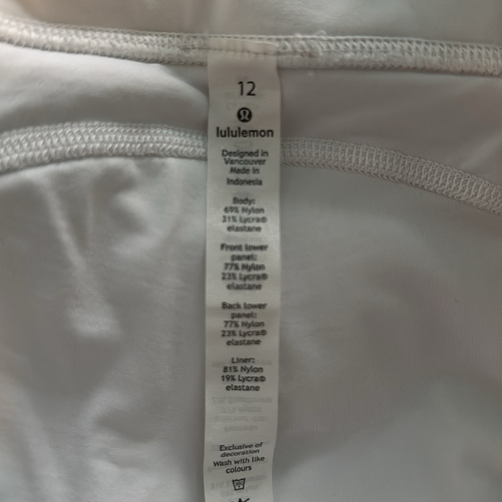 Lululemon like new leggings. White size 12 pockets on both sides - Picture 6 of 6